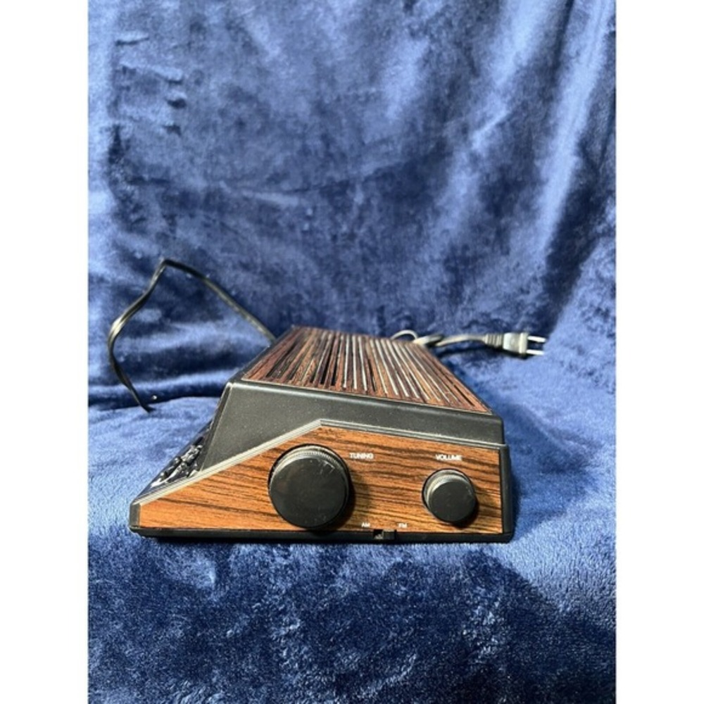 Realistic Chronomatic 267 AM/FM Alarm Clock Radio 12-1575 In Brown Color Working - Picture 5 of 8